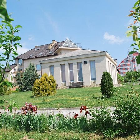 Guest House Uzhgorod Exterior photo