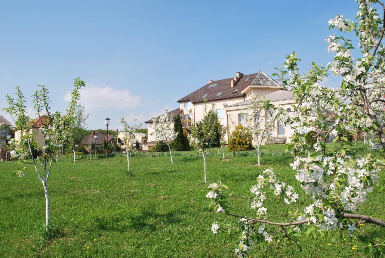 Guest House Uzhgorod Exterior photo